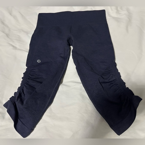 Lululemon: In The Flow Crop - Picture 2 of 5